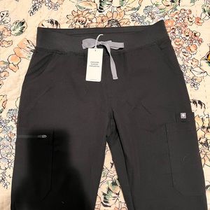 Figs High Waisted Yola Scrub Pants 🖤
